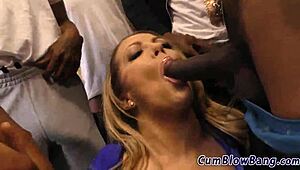 hej pogledaj ovu kučku kako prima ogromne interrasne kurčeve njen blowbang sa dubokim gutanjem je neverovatan