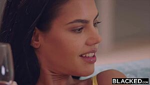 Blacked студентка взема див BBC на ваканция