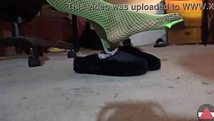 Worship my green fishnets feet, slave. Feel the nylon domination.