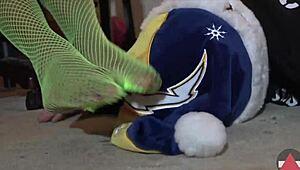 Worship my green fishnets feet, slave. Feel the nylon domination.