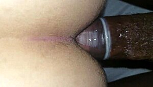 Голям черен шимейл кур разтяга тясното ми бяло дупе