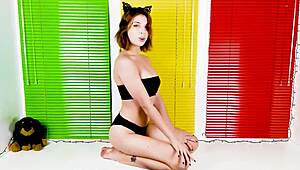 young babe masturbates dildo on webcam chat