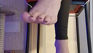 Dirty slut in black leggings fondles her fingers!