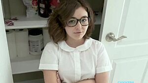 Cewek panas 18+ Leana Lovings terima kontol besar Damon Dice dalam-dalam