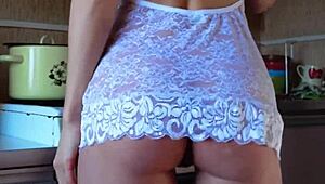 Интензивен анал в кухнята със съседа