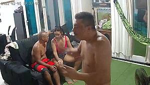 bebo fica pelado na festa