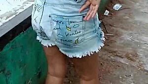 Nunjukin Tits dan Memek di Publik Rasanya Sangat Liar!