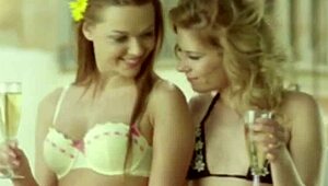 Love lesbian pussy fun! 😍