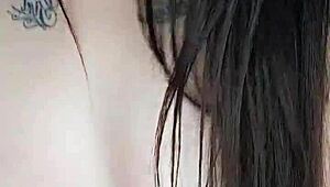 ฉันดูสาวคนนี้ช่วยตัวเองทางวิดีโอคอลแฟน