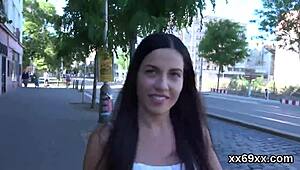 يا رجل شفت الدكتور يفحص غشاء بكارتها قبل ما تركب زبي