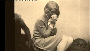 Винтаж красавица се навежда за звери доги стил. Ретро путка бита на открито!