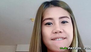 Tuhaf Filipinli, Turist Tarafından Sıkı Oyun İçin Kiralandı