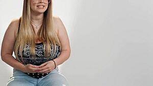 近距离看Codi Vore用Hitachi爽到高潮，巨乳晃不停！