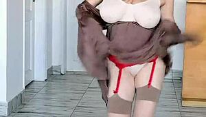 Hej MariaOld, prečo tak sexy krútiš tie obrovské prírodné prsia?