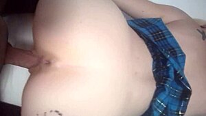 lara la colegiala putita follando duro en hotel con un maduro de 40