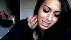 Gorgeous shemale chats on webcam.