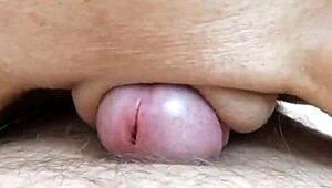 Wow, ten obrovský kulatý zadek stříká během divokého orgasmu při sexu!