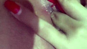 chica latina masturbates her vagina so rico, and it's lesbian fun