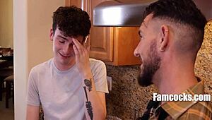 Hei, ai încercat vreodată un spitroast gay de Thanksgiving ca ăsta?