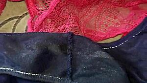 Я нашел грязные трусики жены и нюхал их как сумасшедший. Ее зрелый вайб меня зацепил!