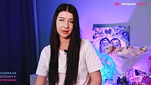 i’m obsessed with Jolie’s perfect butt, can’t look away