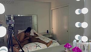 早上醒来超饥渴呻吟女上位骑黑人大屌内射