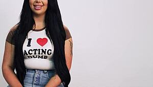 Up close interview with curvy australian babe holly day.