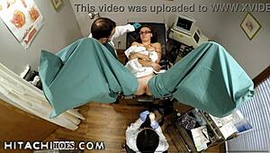Mahasiswi Baru Donna Leigh Mengerang Orgasme Pakai Hitachi Wand Bareng Perawat