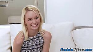 Intensiver Fußjob an 18+ Teen Zehen mit fetter Cumshot!