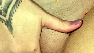 Djbrisa Coelhinha Masturbating Sensually in Corset, Teasing with Latina Flair