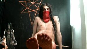 barefeet whore feet fetish