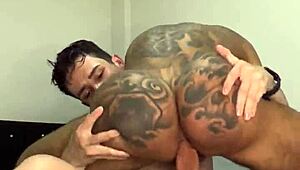 忍不住巨臀吞掉我的大屌！