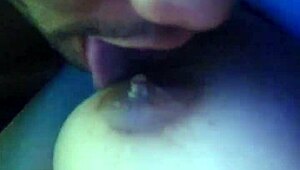 Chupando gostosinho peitos naturais vem grava comigo sigilo total