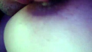 Chupando gostosinho peitos naturais vem grava comigo sigilo total