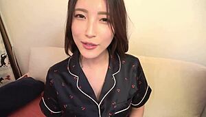 Japanische geile Schönheit geleckt und gebogen in hausgemachtem Clip