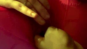 Milf Kelly Patrick gets fisted and squirts!