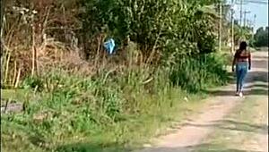 Bro, aku ngebor pacar temen terbaik Roberto. Saat lagi ngebor dia inget suaminya—cerita lengkap creampie Latina ini!