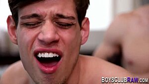 Хей, искаш ли да видиш този гей красавец с тежък фейс?