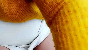 Fat BBW Masturbates in Car