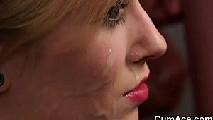 Необична центерфолд узима масивни терет сперме на лице, гuta сваку кап!