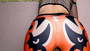 look at this pawg in spandex leggings wiggling ass and riding big ribbed dildo hard