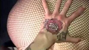 أحسن POV كلبي متوحش لطيز شقراء كبيرة ترتد بقوة.. جسمها الصغير يتلقى زب عملاق للنشوة!