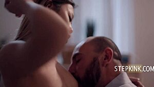 Hej, moja majhna 18+ azijska pastorka Lulu Chu se spravi z mano