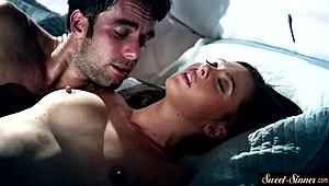 Красива млада мацка чукана здраво от доведения брат след гореща предигра