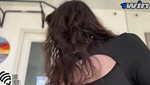 I love sucking cock and getting cum on my feet