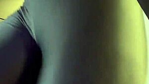 a fitness vagabond, rosa vermelha, gets her greluda licked in public outdoor action.