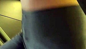 a fitness vagabond, rosa vermelha, gets her greluda licked in public outdoor action.