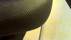 a fitness vagabond, rosa vermelha, gets her greluda licked in public outdoor action.