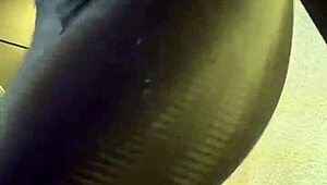 a fitness vagabond, rosa vermelha, gets her greluda licked in public outdoor action.