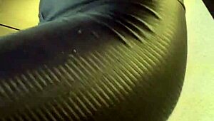 a fitness vagabond, rosa vermelha, gets her greluda licked in public outdoor action.